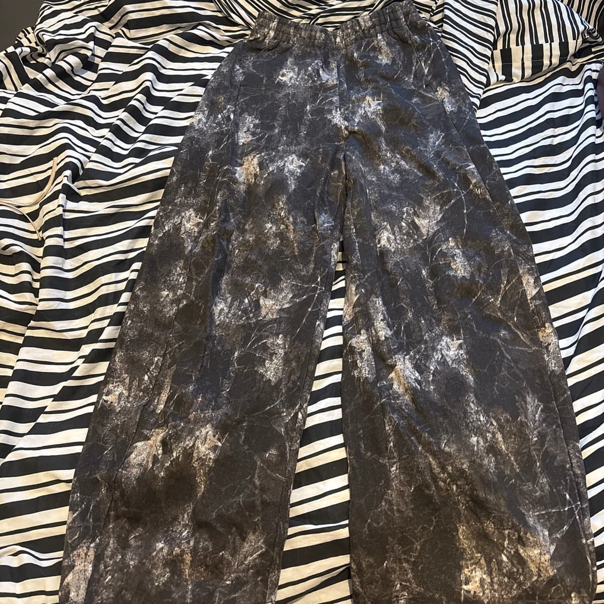 Bershka mynstraðar víðar buxur