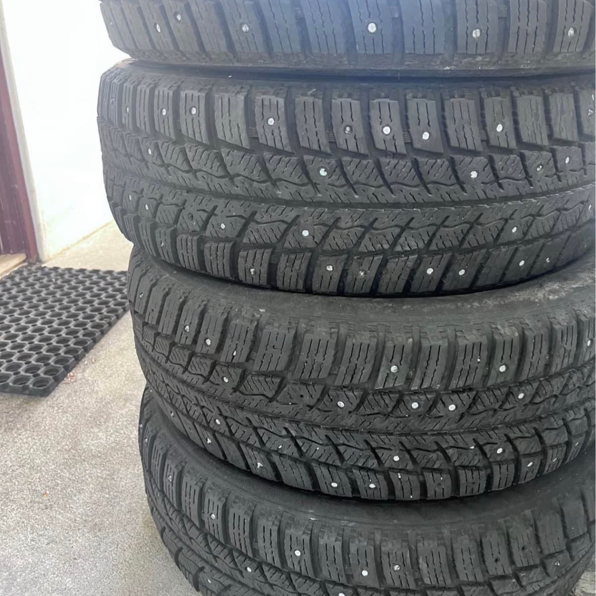 Nagladekk 195/65R15