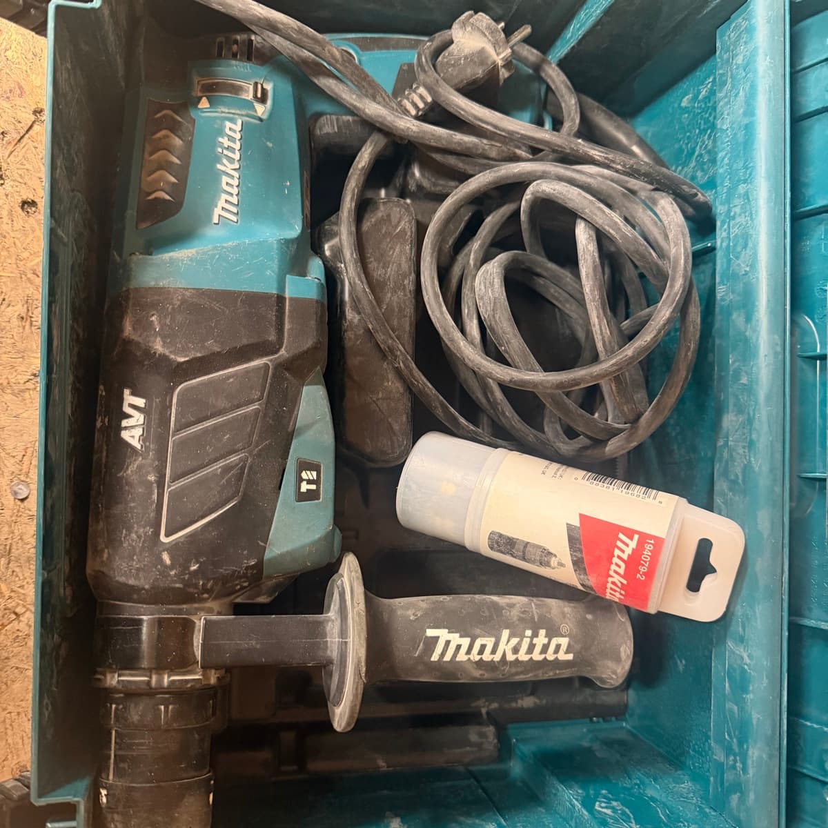 Makita AVT höggborvél