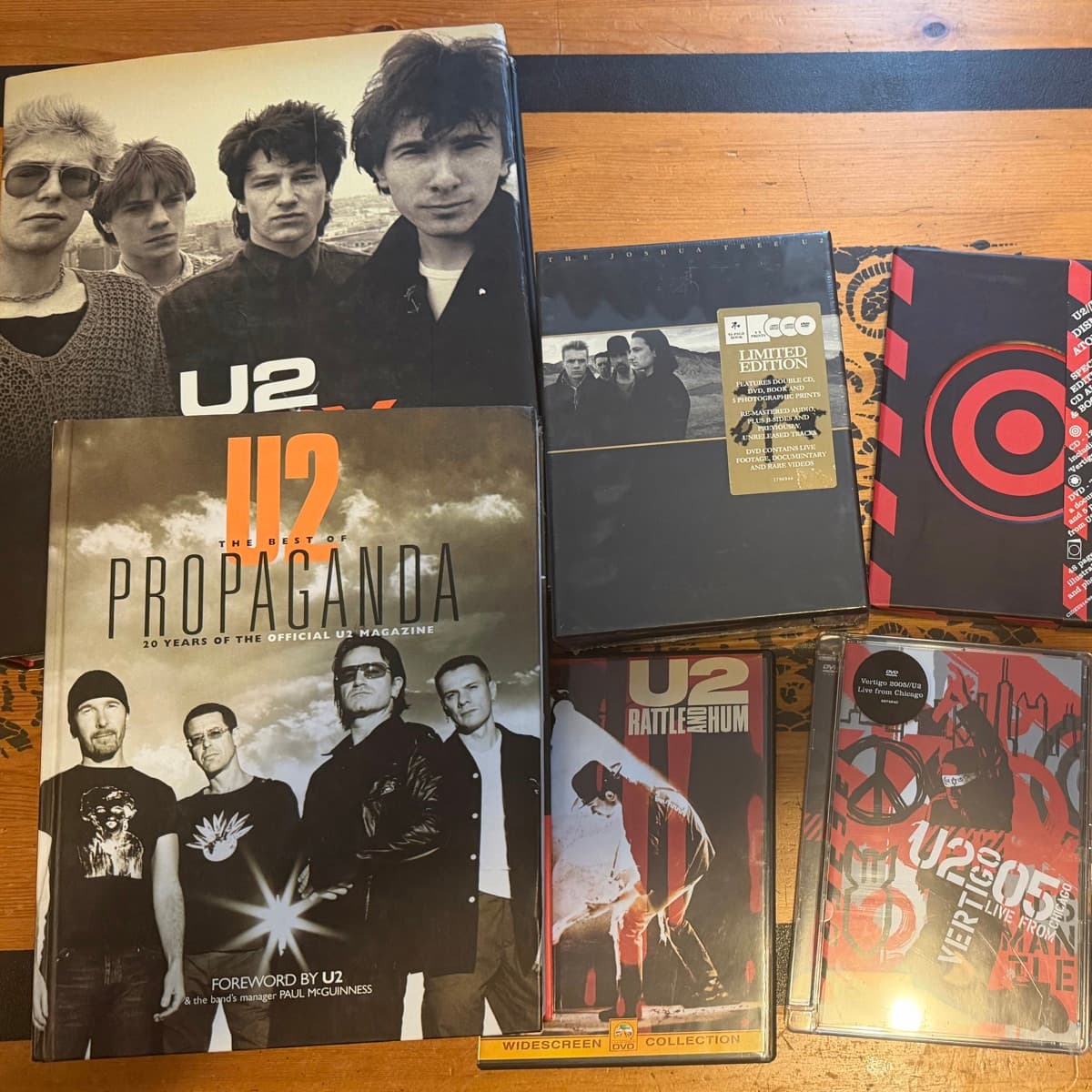 U2 safn - bækur og DVD