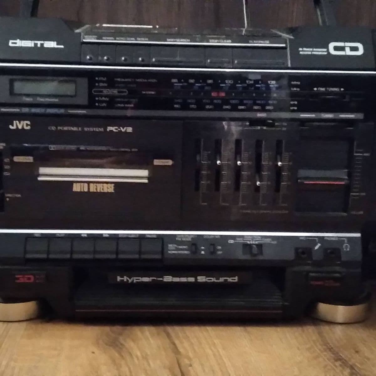 JVC PC-V2 boombox