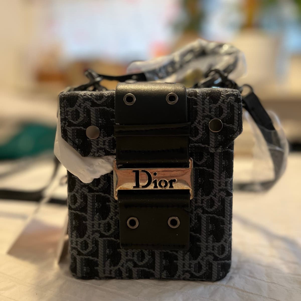Dior axlartaska